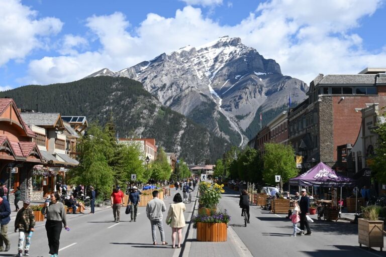 《2026年最新》バンフのおすすめホテルまとめ - Hello Banff ハローバンフ